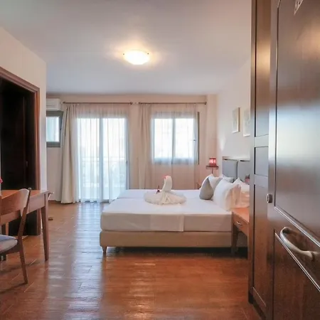 Aparthotel Flamingos Kato Daratso
