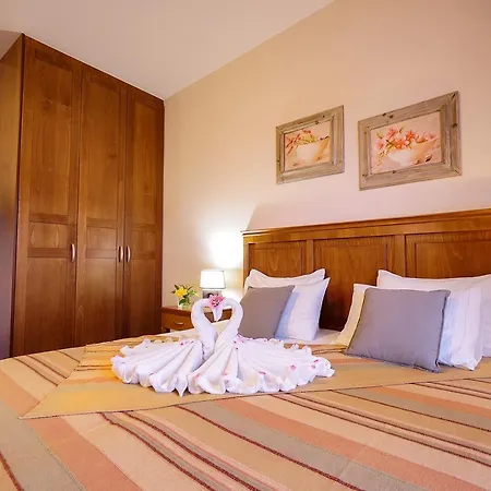 Flamingos Aparthotel *